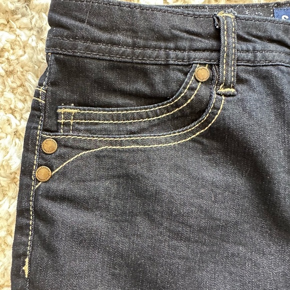 SANTANA Cuffed Dark Wash Denim Rolled Cuff Capri Jeans. Size 8 - Picture 8 of 8